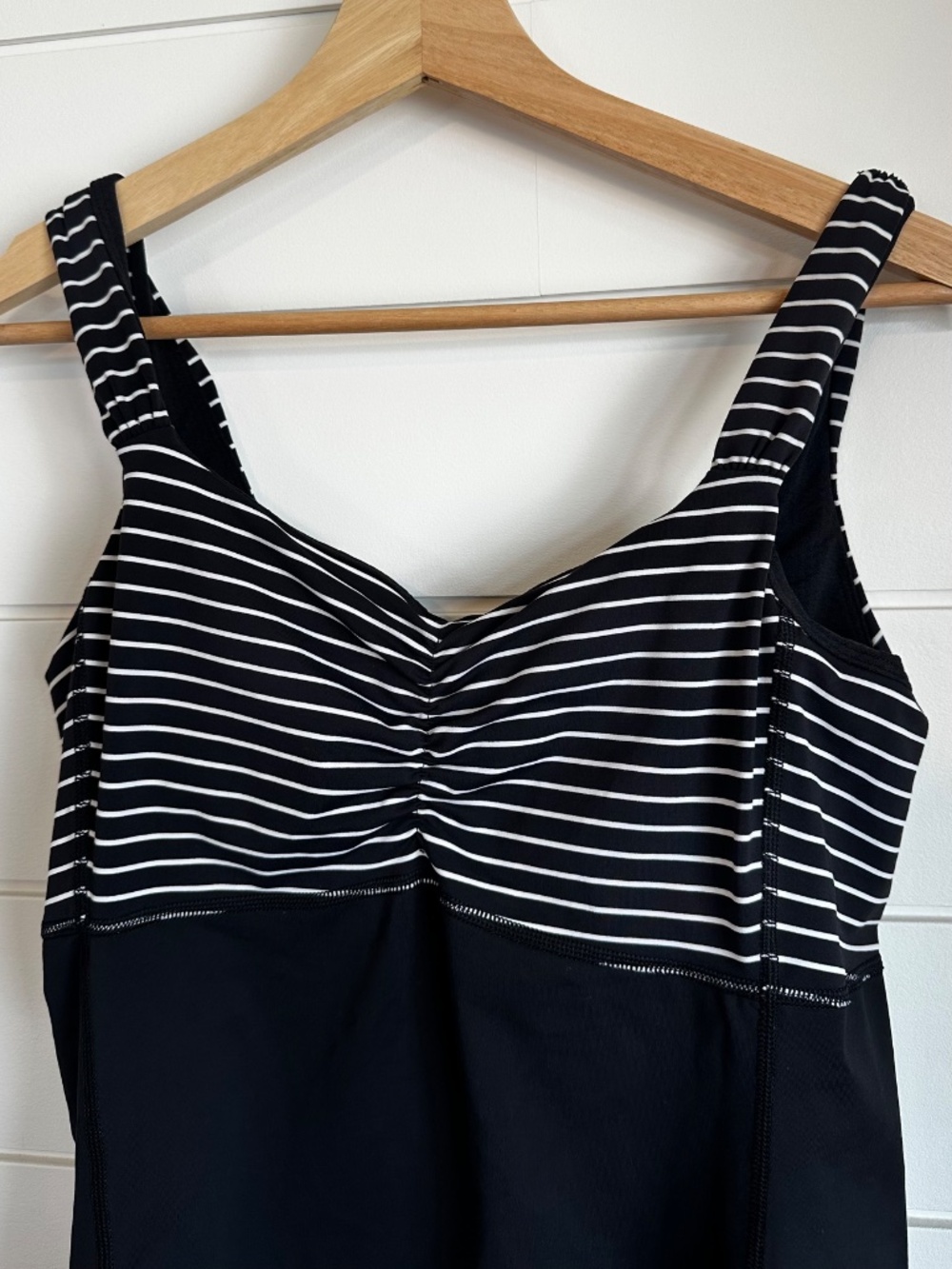 lululemon Scoop Neck Tank Luon Size 10 Parallel Stripe Black White Built-In Bra - Picture 4 of 7